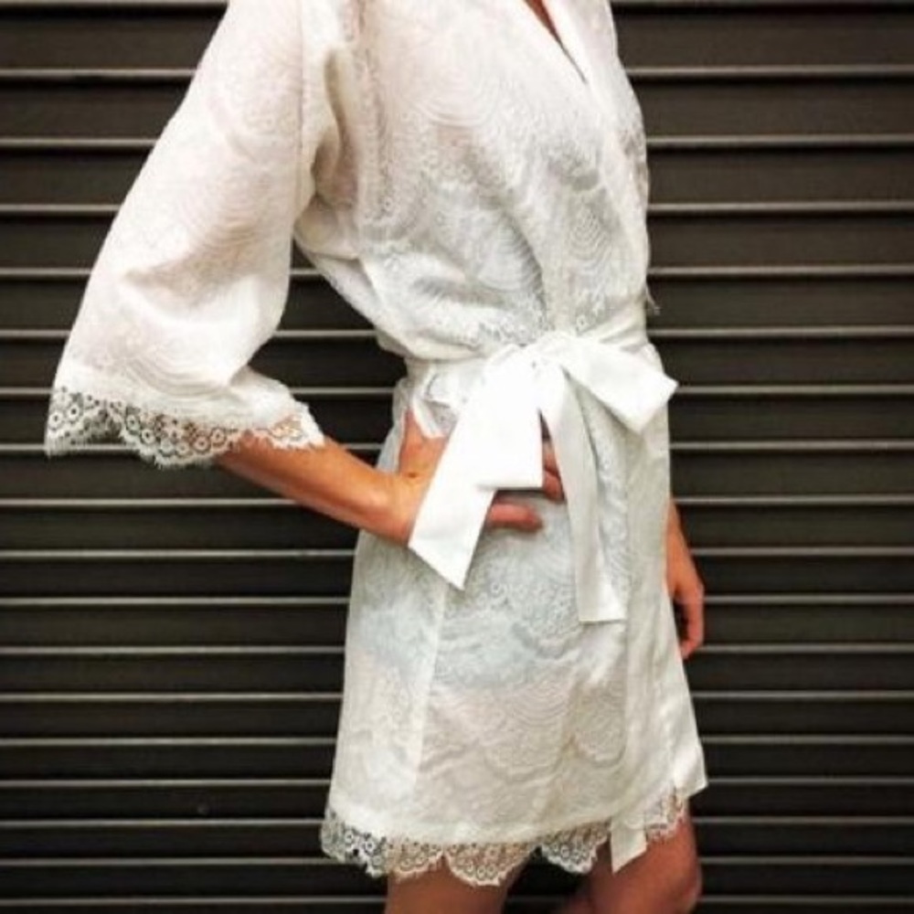 White Lace Robe - Picture 5 of 6